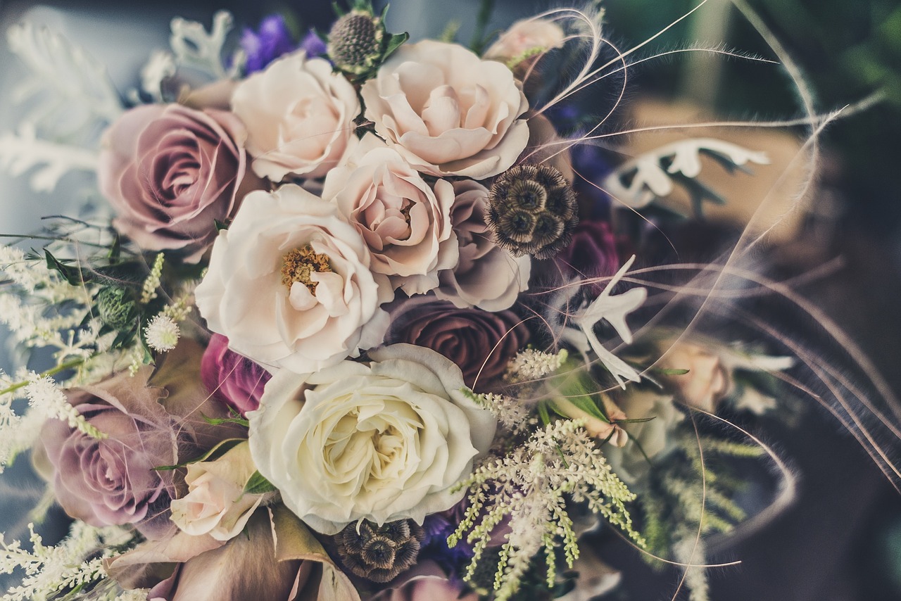 Bukiet ślubny: jakie kwiaty wybrać? Niezapominajki bukiet ślubny tulipany i konwalie
